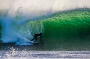 Não identificado a agarrar a linha como se estivesse em pleno North Shore. 