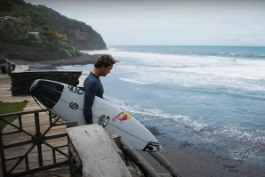 Jordy Smith explora e compete em G-Land e El Salvador pela primeira vez