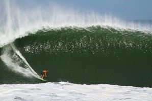 Will Dillion no tipo de onda que construiu a fama de Puerto Escondido.