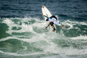 A Portuguesa Teresa Bonvalot apenas com 16 anos mostrou que tem surf para estar entre as melhores do mundo