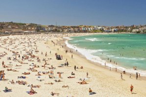 Elevada exposição solar é a principal causa para o cansaço após um dia na praia.