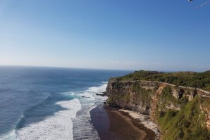 Construções nas falésias de Uluwatu continuam a causar indignação entre a comunidade local