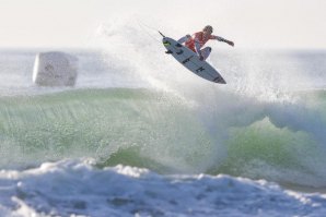 Kolohe Andino calou os fãs de JJF nos Supertubos.