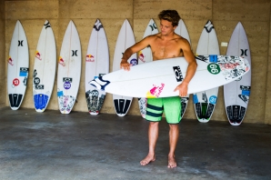 Prancha DHD foi a escolhida por Julian Wilson no desafio ‘Stab in the Dark’