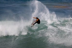 Kika Veselko, Frederico Morais e mais Pros da WSL em Free Surf em Ribeira D&#039;Ilhas