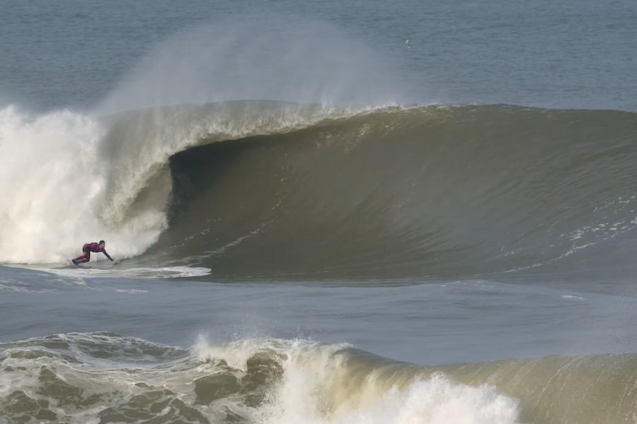 Slab português acorda pesado ao nascer do sol - bodyboarders dominam sessão