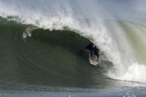 Francisco Alves presente numa das melhores sessões deste inverno em Espinho. 