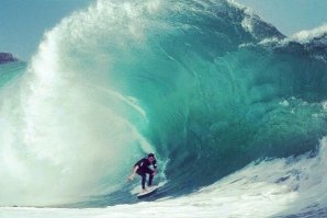 JOVENS SKIMBOARDERS TENTAM SURFAR &quot;QUEBRA COCOS&quot; PESADOS NO MÉXICO