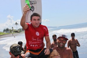 Brent Dorrington vence Komune Bali Pro; prova pode ter visto o melhor heat de sempre