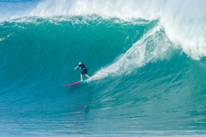 Brent Symes é reconhecido com surfista de ondas grandes