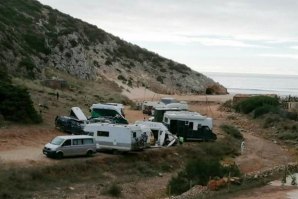 O RELATO DE UM HABITANTE LOCAL SOBRE O CLIMA QUE SE VIVE NA COSTA VICENTINA DEVIDO AO CARAVANISMO SELVAGEM