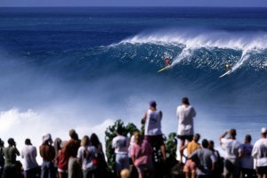 Mais de 40,000 pessoas e ondas de 20 metros esperadas este Domingo para o Eddie Aikau 2023