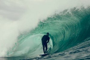 &quot;ELUDE&quot; - UMA ODISSEIA DE SURF PELO MUNDO