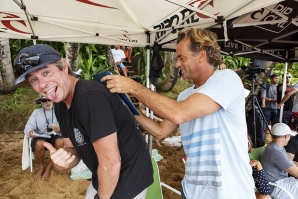 RIP CURL RENOVA COM OWEN WRIGHT E TOM CURREN