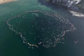 Bondi em Comunhão com o Oceano: Um Paddle-Out Onde a Natureza Também Prestou Homenagem