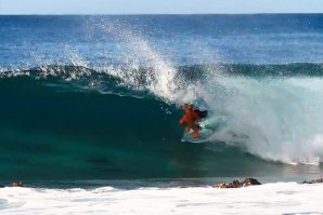 MASON HO A DESAFIAR AS ROCHAS DO NORTH SHORE