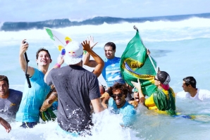 Adriano fechou o ano com uma vitória em Pipe.