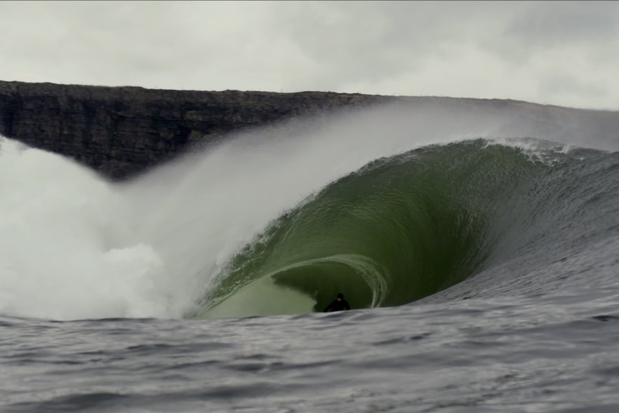 Dois meses numa missão de busca e surf aos slabs irlandeses