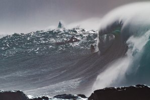 Quando Waimea Bay acorda as tropas dão sinal