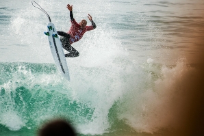 Kelly Slater lança marca de pranchas de surf. 