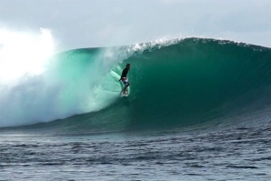 VIAJANDO PELOS CILINDROS DAS MENTAWAI