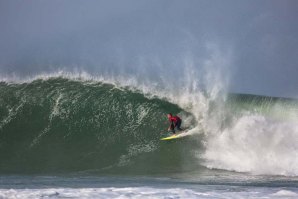 Dale Staples a ensinar como se faz em J-Bay.