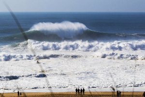 A expetativa cresce para o Nazaré Challenge, este sábado na Praia do Norte.