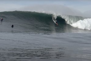 Toni Laureano a dropar uma das suas primeiras ondas em Mavericks