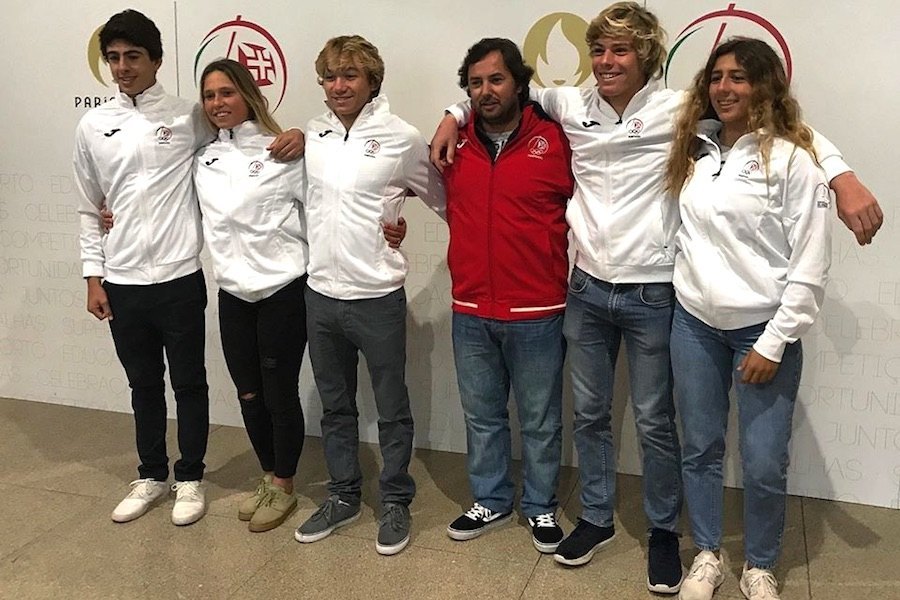 Os Esperanças Portugueses Olimpicos de Surf juntamente com David Raimundo