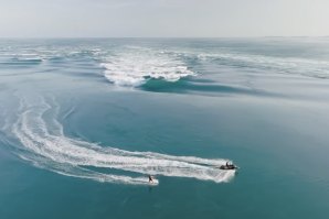 Dylan Graves e Anthony Walsh surfam uma das ondas mais estranhas e perigosas do planeta