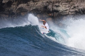 Lakey Peterson (EUA) é uma das atletas que se ainda se encontra em prova. 