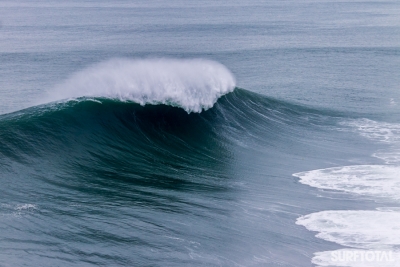 GARRETT MCNAMARA EM MAIS UMA SESSÃO NA PRAIA DO NORTE