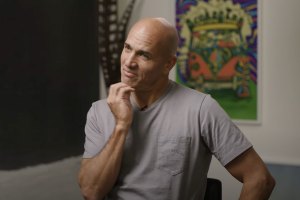 Slater explica como a diversão se transforma em sorte no trabalho, comenta também sobre a saúde e o que o faz continuar na elite