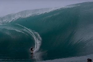 Liquid Thunder: Teahupo’o volta a explodir no segundo dia de swell XXL