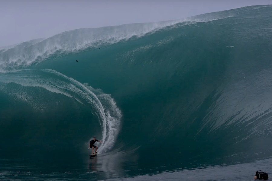 Liquid Thunder: Teahupo’o volta a explodir no segundo dia de swell XXL