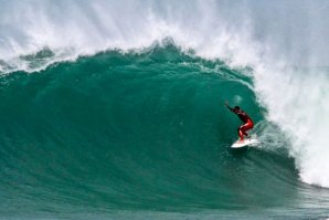 Raoni Monteiro mostra a qualidade das ondas de Saquarema com tubo de 7 segundos