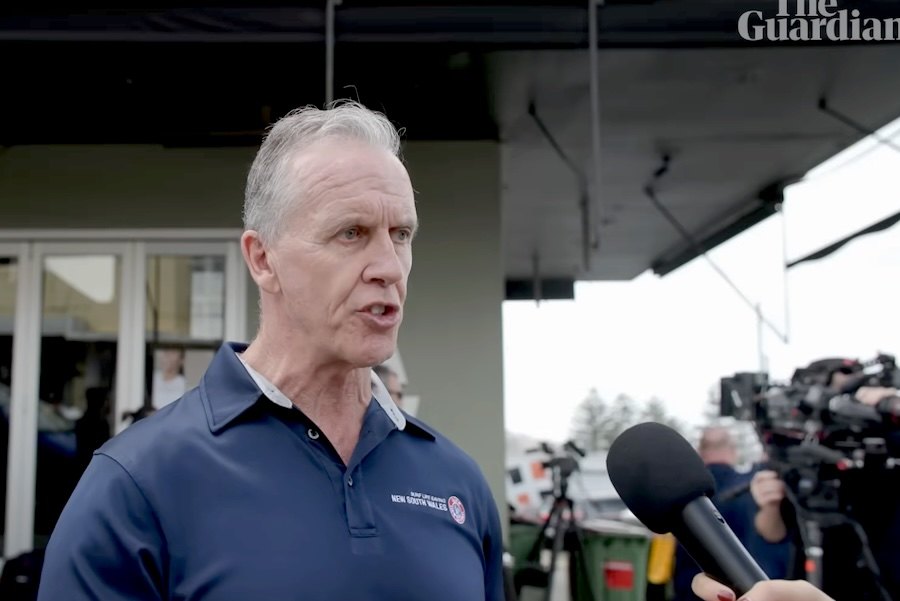 Nadadores-salvadores de Bondi Beach foram os primeiros a responder a ataque armado e salvaram vidas sob fogo