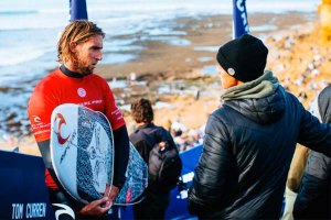 O alley oop de John John, claims e a choradeira de Ibelli