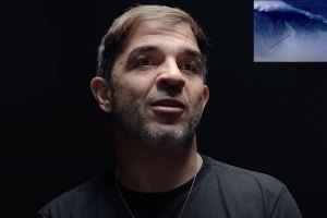 Rodrigo durante o documentário