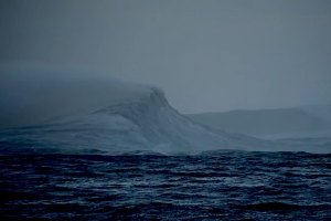 A MAIOR ONDULAÇÃO DE 2020 NA PRAIA DO NORTE - NAZARÉ