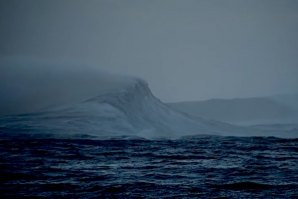 A MAIOR ONDULAÇÃO DE 2020 NA PRAIA DO NORTE - NAZARÉ