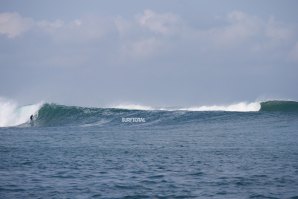 ATAQUE DE TUBARÃO A SURFISTA NO PARAÍSO DE JAVA