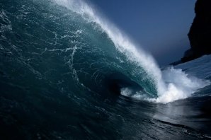 Uma sessão de surf de Verão no fascinante Slab Tasmâniano de Shipstern Bluff