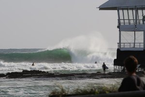"Warm up" em Snapper Rocks; Sessão exclusiva com Parko, John John, Jordy, Malia Manuel &amp; Cia