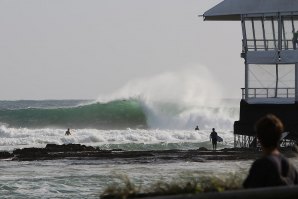 &quot;Warm up&quot; em Snapper Rocks; Sessão exclusiva com Parko, John John, Jordy, Malia Manuel &amp; Cia