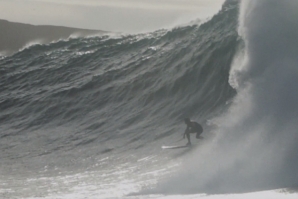 &#039;COMING UP FOR AIR&#039;: TRIBUTO AOS SURFISTAS DAS ÁGUAS GÉLIDAS