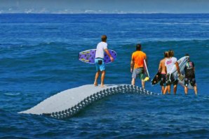 Remar, é preciso? Team da Volcom apanha ondas com a ajuda de uma doca flutuante