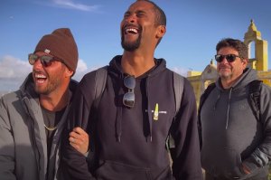 Filipe Toledo com os amigos