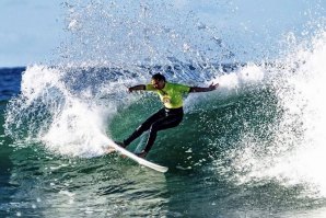 Concha Balsemão este Domingo a caminho da vitória em Snapper Rocks