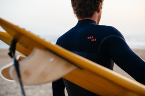 SRFACE apresenta gama de fatos de surf de alta qualidade.
